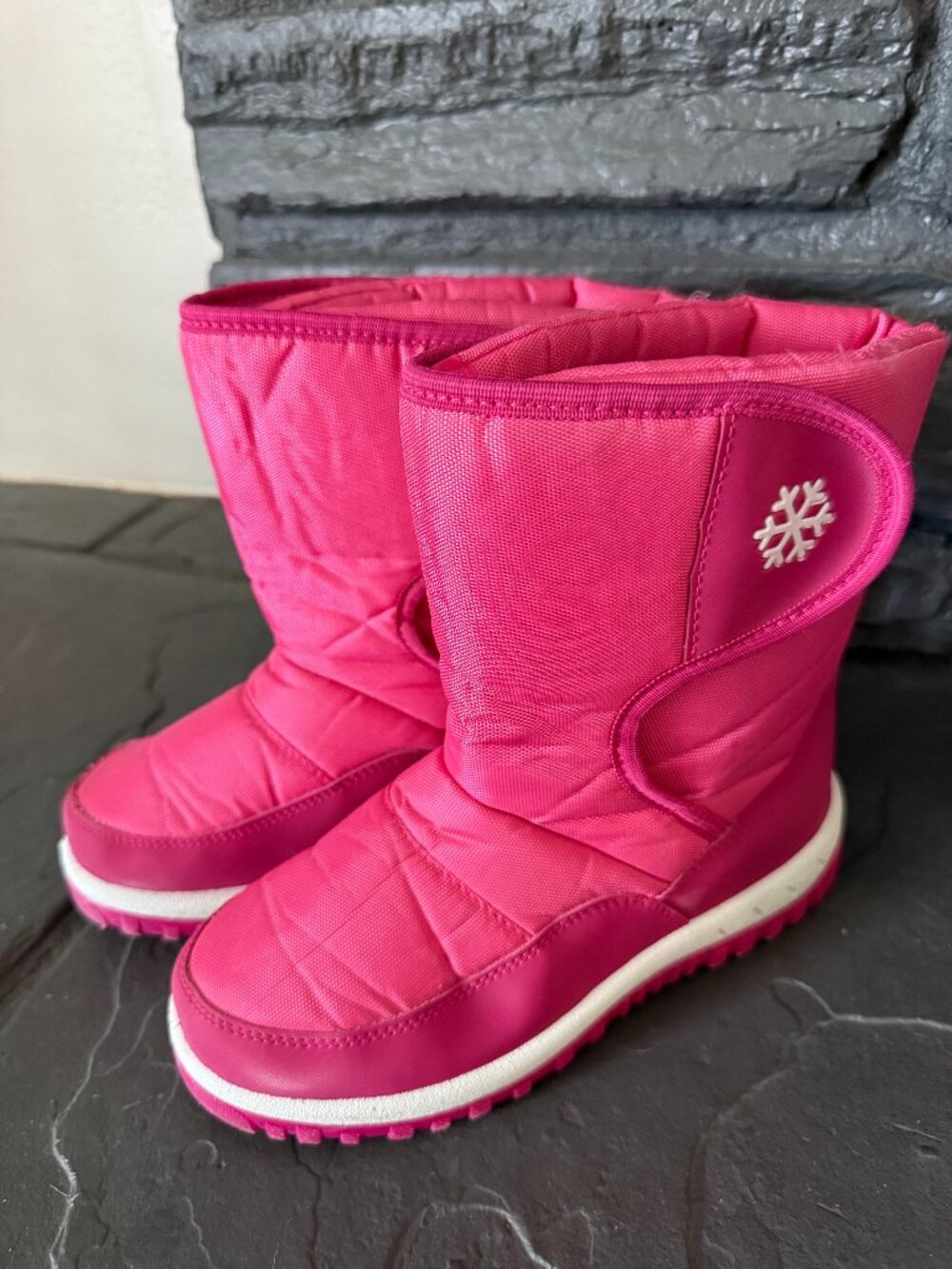 Girls Hot Pink Winter Snow Boots with Snowflake Strap Size 4